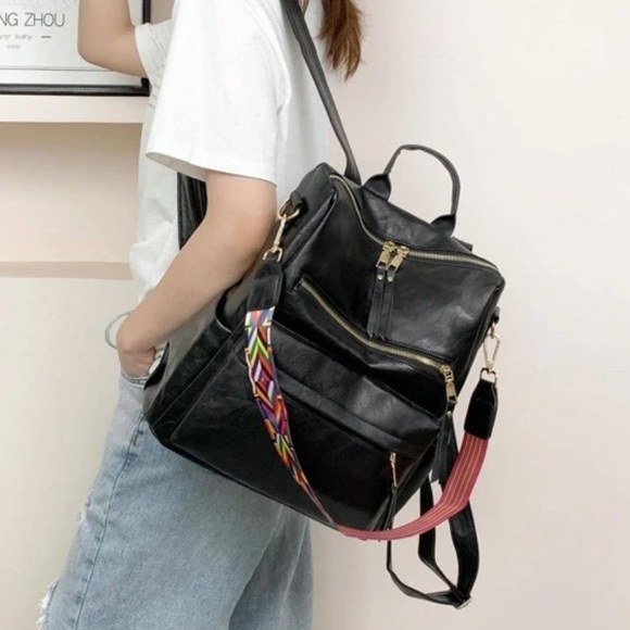 Luxe Black zipper detail vegan leather backpack - Picture 7 of 8